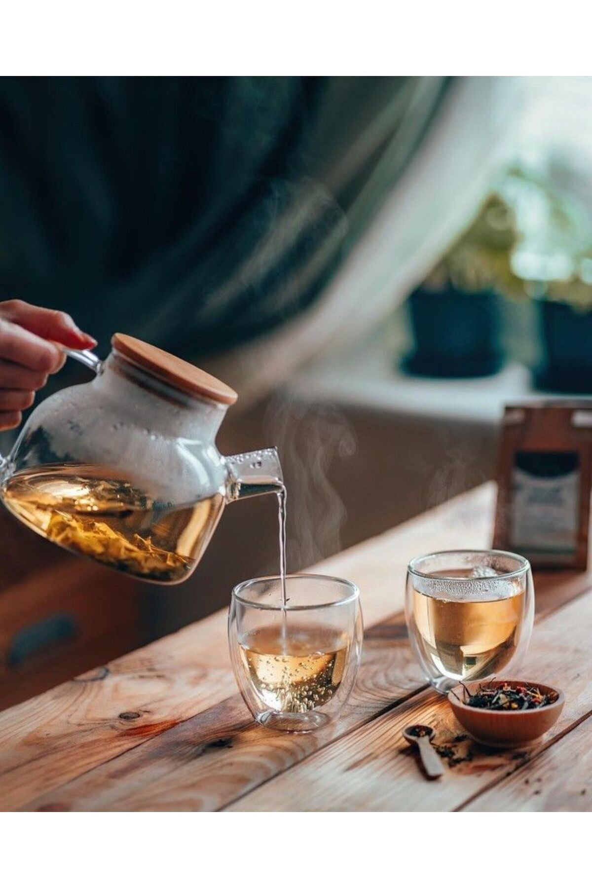 Isıya Dayanıklı Borosilikat Süzgeçli Cam Demlik (1000ML) Vakumlu Bambu Kapak, Demlik