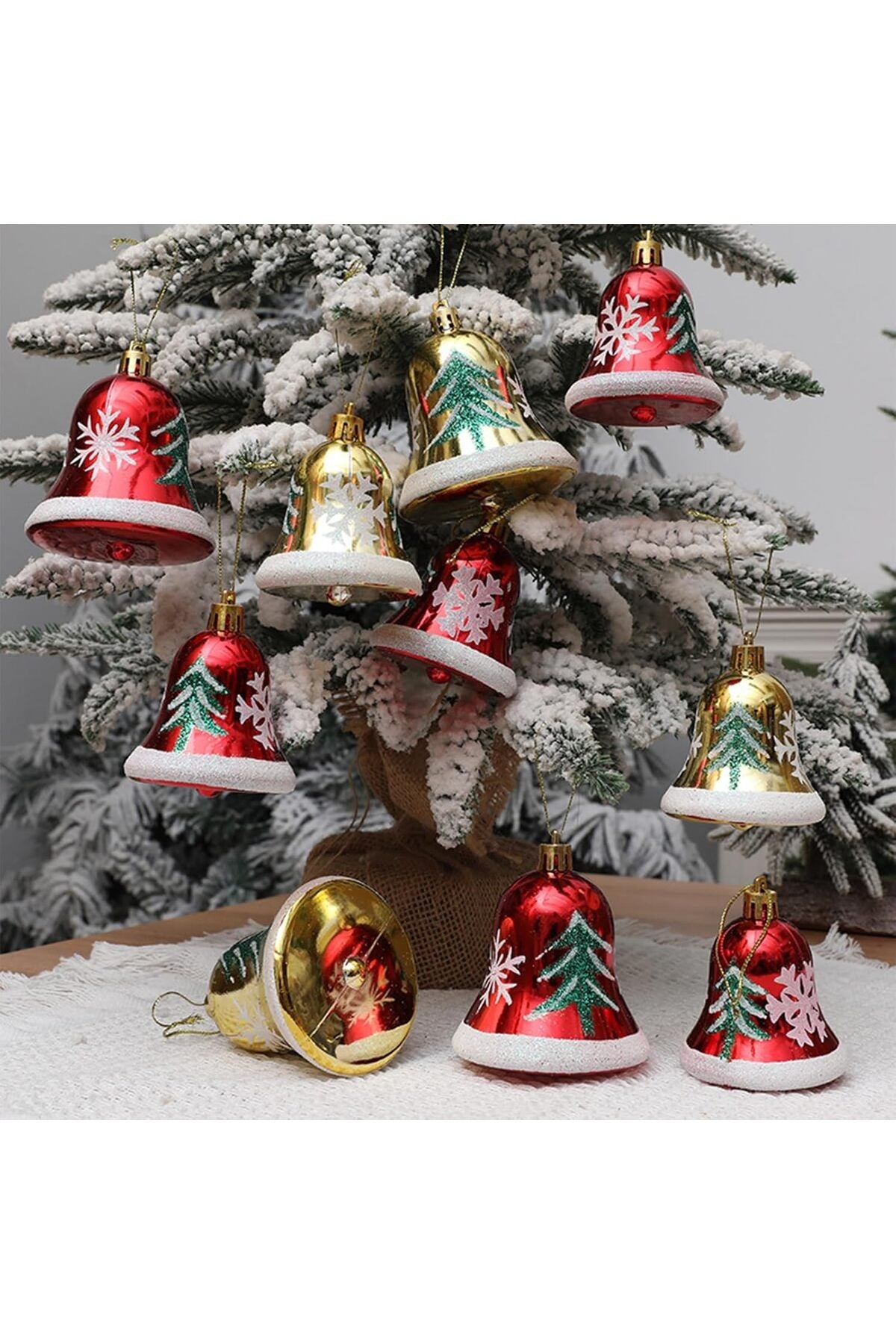 4 Adet Altın Çan Noel Ağacı Süsü – Kar Tanesi ve Çam Desenli Dekoratif Yılbaşı Süsleri