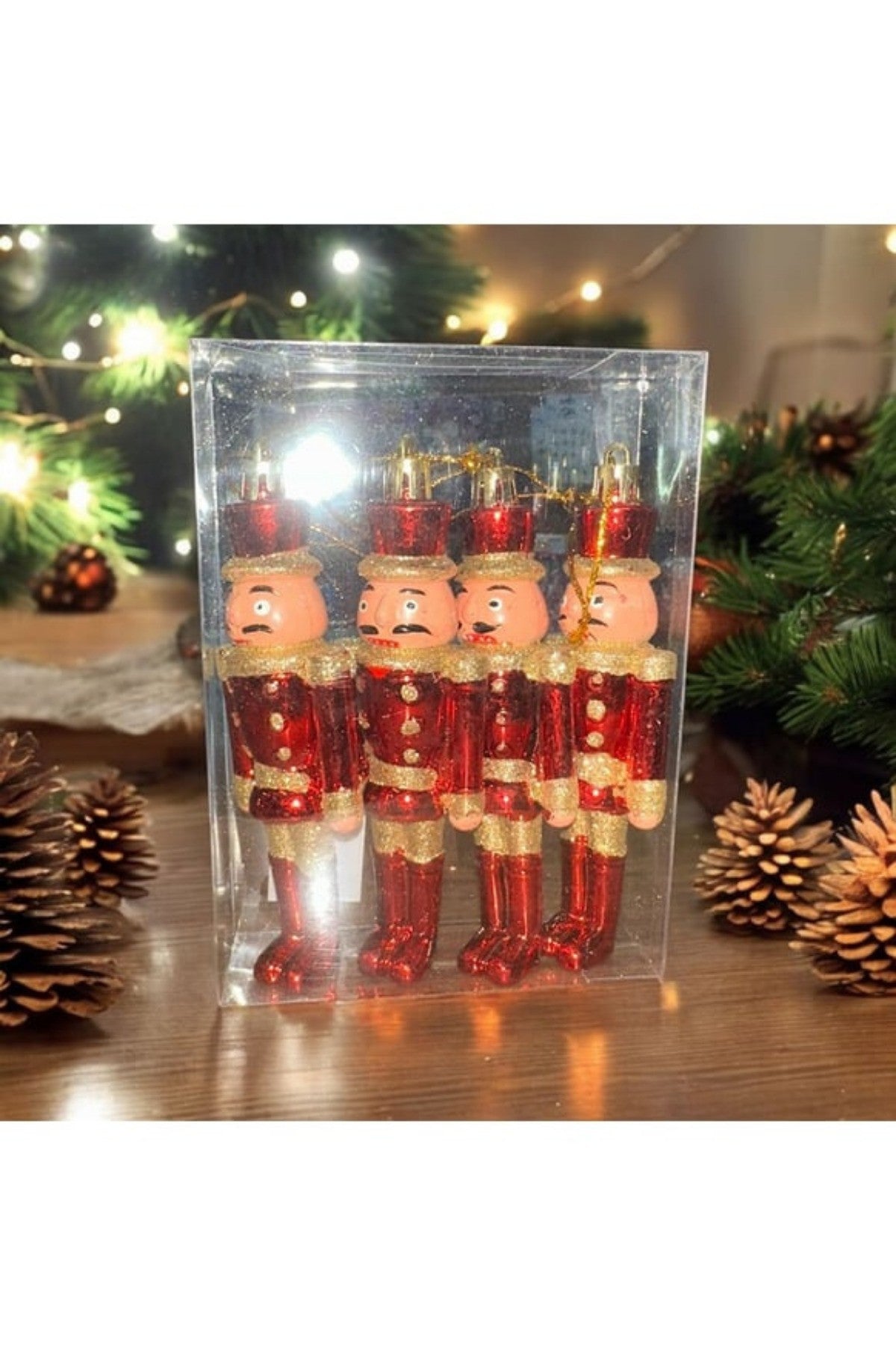 4 Adet Fındıkkıran Noel Ağacı Süsü – Kırmızı Simli ve Parlak Dekoratif Yılbaşı Figürü