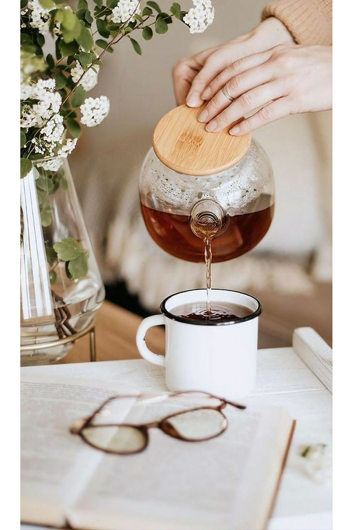 Isıya Dayanıklı Borosilikat Süzgeçli Cam Demlik (1000ML) Vakumlu Bambu Kapak, Demlik