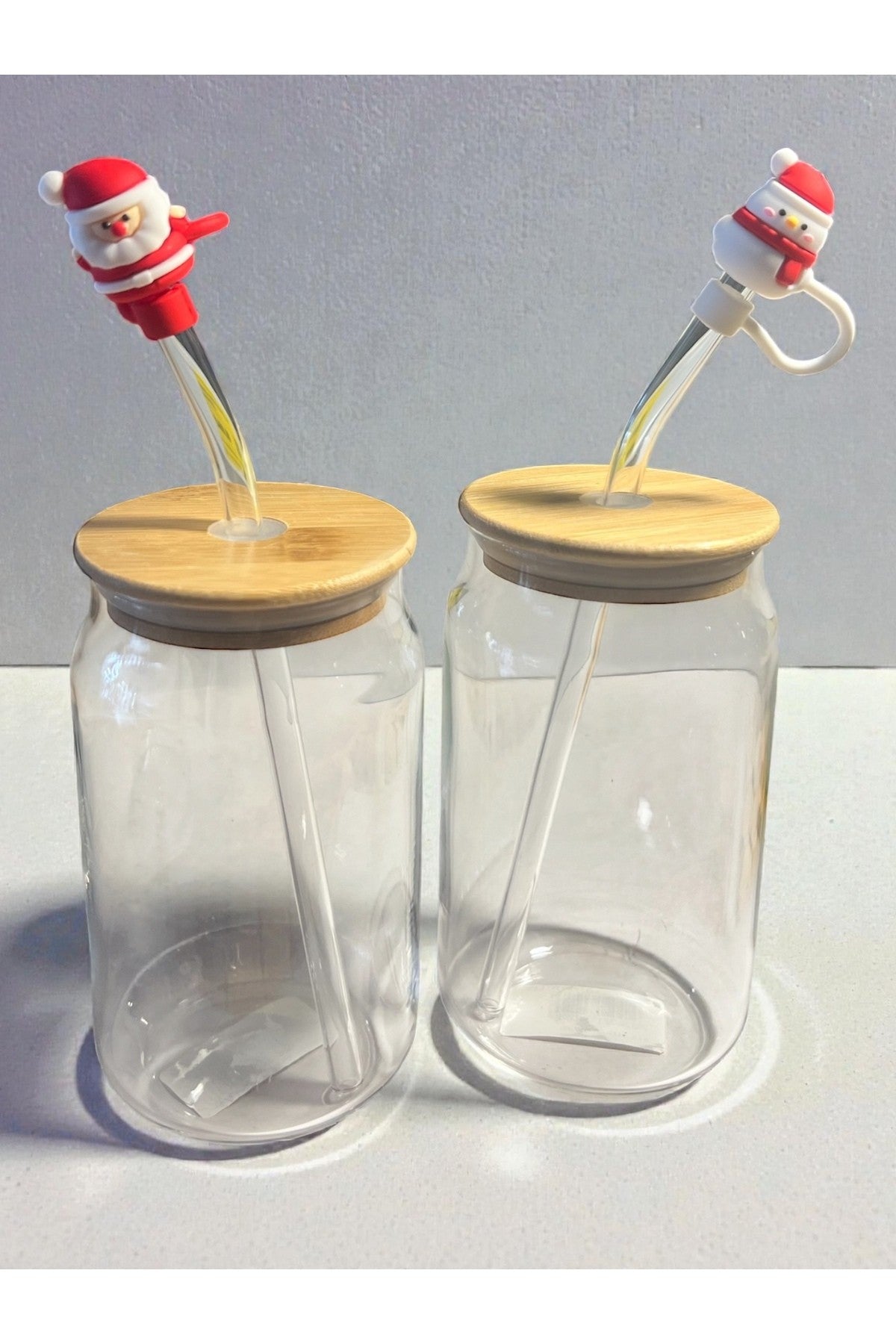 2 Adet Noel Baba ve Kardan Adam Pipetli Bambu Kapaklı Isıya Dayanıklı Borosilikat Cam Bardak